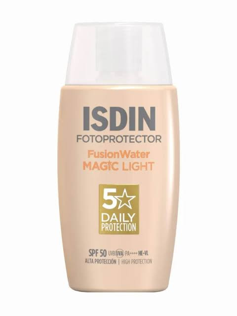 ضد آفتاب رنگی ایزدین مجیک فیوژن واتر رنگ Light (ISDIN Fusion Water MAGIC Color Light SPF50)