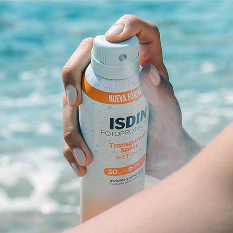 ضد آفتاب اسپری ایزدین SPF50 (ISDIN Transparent Spray Wet Skin SPF50)